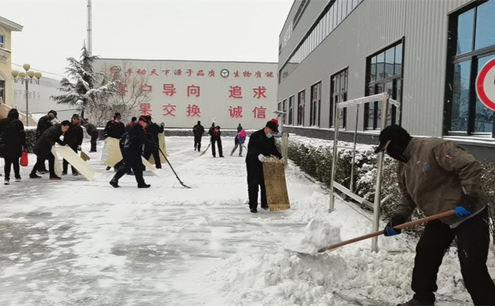 最美不止下雪天，還有這些“掃雪人”.jpg